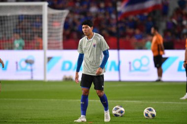 Bangkok, Tayland - 26 Mart 2024: Weerathep Pompan 22 numaralı Tayland Dünya Kupası 'nda Tayland ile Tayland arasındaki rajamangkala Stadyumu maçına çıktı.