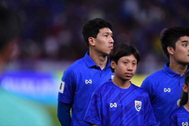 Bangkok, Tayland - 26 Mart 2024: Weerathep Pompan 22 numaralı Tayland Dünya Kupası 'nda Tayland ile Tayland arasındaki rajamangkala Stadyumu maçına çıktı.