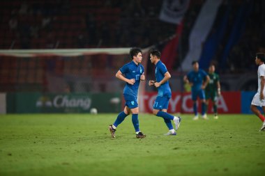 Pathumthani, Tayland: 11 Aralık 2022: Tayland 'daki Thammasart Stadyumu' nda Tayland ile Myanmar arasında oynanan dostluk maçı sırasında 17 numaralı Ekanit Panya oyuncusu 