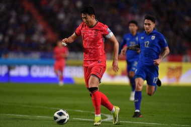 Bangkok, Tayland - 26 Mart 2024 - Tayland 'daki Rajamangkala Stadyumu' nda Tayland ile Güney Kore arasında oynanan Dünya Kupası sırasında Son Heung Min # 7 Güney Kore Oyuncusu.