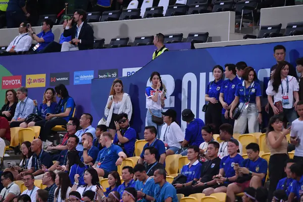 Bangkok, Tayland - 26 Mart 2024: Tayland Dünya Kupası 'nda Tayland' ı destekleyenler Tayland 'daki rajamangkala Stadyumu' nda Güney Kore ile karşılaşmaya hak kazandılar.