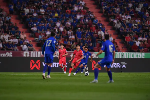BANGKOK, THAILAND-26 MARCH, 2024: Hwang Inbeom # 6 Güney Kore Futbolcusu Tayland ile Güney Kore arasında Tayland rajamangkala Stadyumu, Tayland