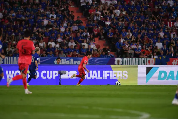 Bangkok, Tayland - 26 Mart 2024 - Tayland 'daki Rajamangkala Stadyumu' nda Tayland ile Güney Kore arasında oynanan Dünya Kupası sırasında Son Heung Min # 7 Güney Kore Oyuncusu.