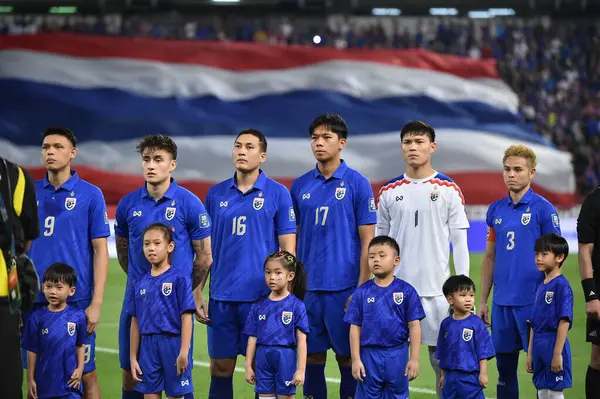 Bangkok - Tayland - 26 Mart 2024 - Tayland Dünya Kupası sırasındaki Tayland oyuncuları, Tayland 'daki Rajamangkala Stadyumu' nda Güney Kore ile karşılaştı.