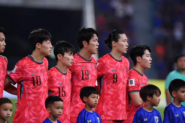 Bangkok - Tayland - 26 Mart 2024 - Dünya Kupası sırasında Güney Kore 'nin oyuncuları Tayland' daki Rajamangkala Stadyumu 'nda Güney Kore ile karşılaştı.