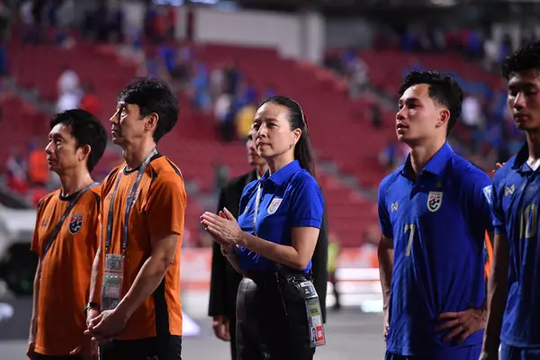 BANGKOK, THAILAND-26 MARCH, 2024: Dünya Kupası sırasında Tayland ile Tayland arasında Tayland rajamangkala Stadyumu 'nda oynanan Dünya Kupası' nda Nuenpan Lamsam Başkanı