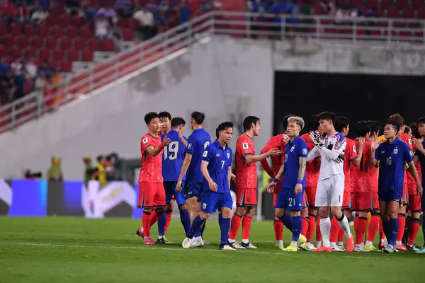 Bangkok - Tayland - 26 Mart 2024 - Tayland Dünya Kupası sırasındaki Tayland oyuncuları, Tayland 'daki Rajamangkala Stadyumu' nda Güney Kore ile karşılaştı.