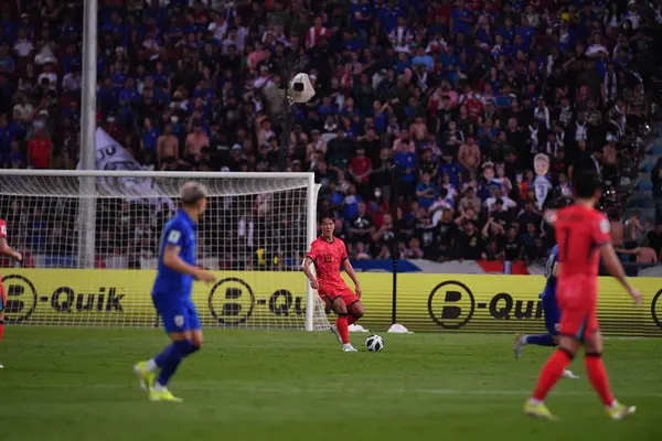 BANGKOK, THAILAND-26 MARCH, 2024: Kim Young-Gwon # 19 Güney Kore Futbolcusu Dünya Kupası sırasında Tayland ile Güney Kore arasındaki rajamangkala Stadyumu, Tayland