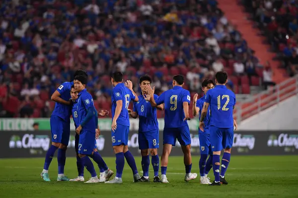 Bangkok - Tayland - 26 Mart 2024 - Tayland Dünya Kupası sırasındaki Tayland oyuncuları, Tayland 'daki Rajamangkala Stadyumu' nda Güney Kore ile karşılaştı.