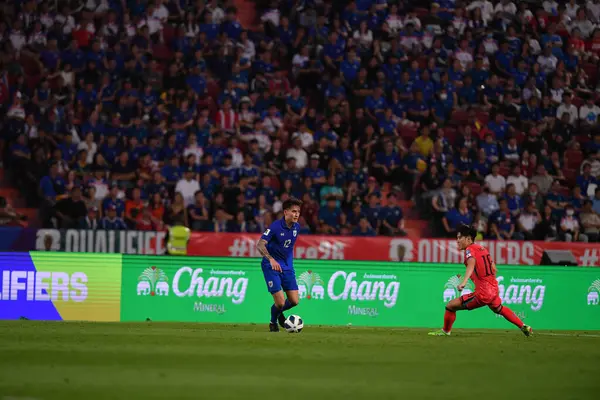 Bangkok, Tayland - 26 Mart 2024: Dünya Kupası sırasında Tayland ile Tayland arasında Tayland 'daki rajamangkala Stadyumu' nda oynanan 12 numaralı SAA Mickelson