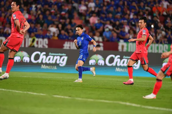 BANGKOK, THAILAND-26 MARCH, 2024: Jaroensak Wonggorn # 13 Tayland Kupası sırasında Tayland ile Güney Kore arasındaki rajamangkala stadyumu, Tayland