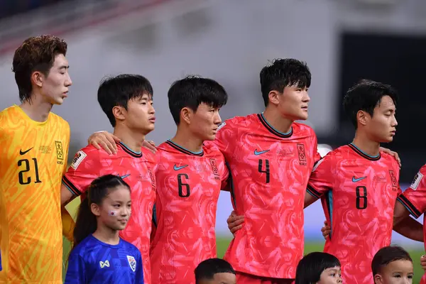 Bangkok - Tayland - 26 Mart 2024 - Dünya Kupası sırasında Güney Kore 'nin oyuncuları Tayland' daki Rajamangkala Stadyumu 'nda Güney Kore ile karşılaştı.