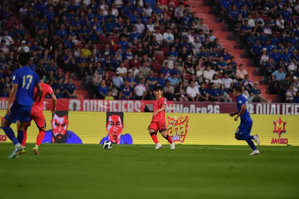 BANGKOK, THAILAND-26 MARCH, 2024: Hwang Inbeom # 6 Güney Kore Futbolcusu Tayland ile Güney Kore arasında Tayland rajamangkala Stadyumu, Tayland