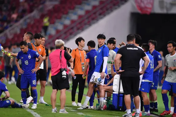 Bangkok - Tayland - 26 Mart 2024 - Tayland Dünya Kupası sırasındaki Tayland oyuncuları, Tayland 'daki Rajamangkala Stadyumu' nda Güney Kore ile karşılaştı.