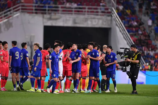 Bangkok - Tayland - 26 Mart 2024 - Tayland Dünya Kupası sırasındaki Tayland oyuncuları, Tayland 'daki Rajamangkala Stadyumu' nda Güney Kore ile karşılaştı.
