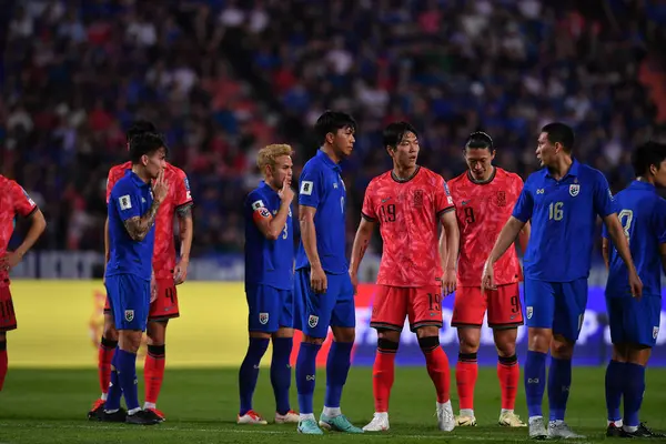 Bangkok - Tayland - 26 Mart 2024 - Tayland Dünya Kupası sırasındaki Tayland oyuncuları, Tayland 'daki Rajamangkala Stadyumu' nda Güney Kore ile karşılaştı.