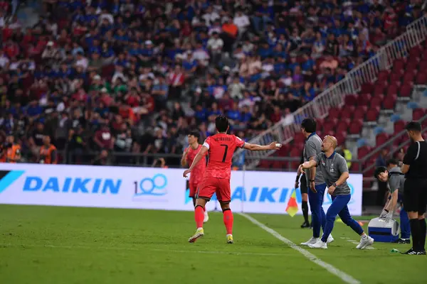 Bangkok, Tayland - 26 Mart 2024 - Tayland 'daki Rajamangkala Stadyumu' nda Tayland ile Güney Kore arasında oynanan Dünya Kupası sırasında Son Heung Min # 7 Güney Kore Oyuncusu.