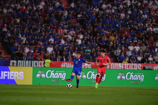 Bangkok, Tayland - 26 Mart 2024: Dünya Kupası sırasında Tayland ile Tayland arasında Tayland 'daki rajamangkala Stadyumu' nda oynanan 12 numaralı SAA Mickelson