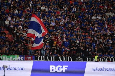 Bangkok, Tayland - 26 Mart 2024: Tayland Dünya Kupası 'nda Tayland' ı destekleyenler Tayland 'daki rajamangkala Stadyumu' nda Güney Kore ile karşılaşmaya hak kazandılar.