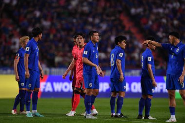 Bangkok - Tayland - 26 Mart 2024 - Tayland Dünya Kupası sırasındaki Tayland oyuncuları, Tayland 'daki Rajamangkala Stadyumu' nda Güney Kore ile karşılaştı.