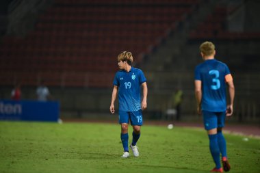 PATHUMTHANI, THAILAND -11 Aralık 2022: Chatmongkol Rueangthanarot # 19 Tayland ile Myanmar arasındaki dostluk maçı sırasında thammasart Stadyumu, Tayland