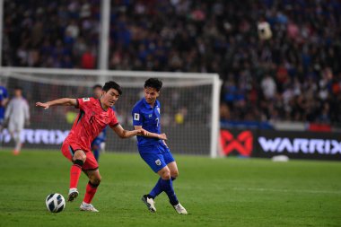 Bangkok, Tayland - 26 Mart 2024: Dünya Kupası sırasında Suphachok Sarachat # 7 Tayland Millî Futbol Takımı, Tayland 'daki Rajamangala Stadyumu' nda Güney Kore 'ye karşı mücadele etti.. 