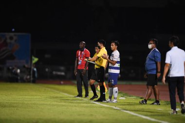 Bangplee-Samutprakan-10NOV2021: Samutprakan şehri ile Tayland 'daki samutprakan Stadyumu' nda birleşen Muangthong maçında Samutprakan şehrinin 32 numaralı samutprakan oyuncusu