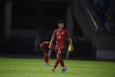 Chiangmai - Tayland, 25 Eylül 2022: Teerasak Poeiphimai # 21 Tayland Kupası sırasında Tayland ile Malezya arasında 700 yıllık stadyum, Tayland