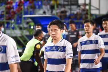 Bangplee-Samutprakan-10NOV2021: Samutprakan şehri ile Tayland samutprakan Stadyumu 'ndaki Muangthong maçında Samutprakan şehrinin 14 numaralı samutprakan oyuncusu