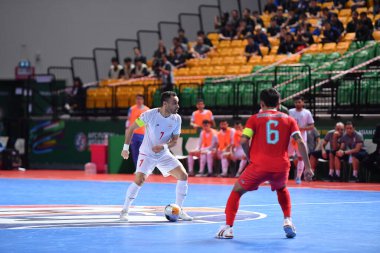 Bangkok, Tayland - 28 Nisan 2024: Ali Asghar Navlighe # 7 İran futbolcusu 2024 yılında Tayland 'ın Bangkok Arena kentinde İran ile karşı karşıya geldi.