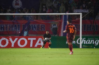 Chiangmai - Tayland, 25 Eylül 2022: Kittipong Phoothawchuek # 20 Tayland futbolcusu Tayland ile Malezya arasında 700 yıllık stadyum, Tayland