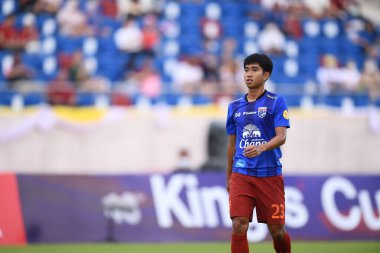 Chiangmai, Tayland - 25 Eylül 2022: Channarong Promsrikaew # 23 Tayland Kupası sırasında 700 yıllık stadyumda Malezya 'ya karşı oynandı. 