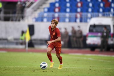Chiangmai - Tayland, 25 Eylül 2022: Chatmongkol Rueangthanarot # 2 Tayland Kupası sırasında Tayland ile Malezya arasında 700 yıllık stadyum, Tayland