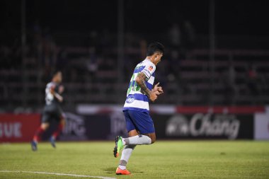 Bangplee-Samutprakan-10NOV2021: Samutprakan şehri ile Tayland samutprakan Stadyumu 'ndaki Muangthong maçında Samutprakan şehri arasında oynanan 2021 sayılı samutprakan şehrinin 26 numaralı oyuncusu