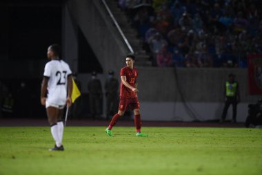 Chiangmai - Tayland, 25 Eylül 2022: 22 numaralı Chalermsak Aukkee # 22 numaralı Tayland Kupası 'nda Tayland' ın 700 yıllık stadyumunda Malezya 'ya karşı oynuyordu.