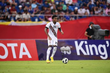 Chiangmai - Tayland, 25 Eylül 2022: Keston Julien # 19 Trinidad ve Tütün Oyuncusu, Tayland ile Malezya arasında 700 yıllık stadyum, Tayland