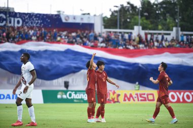 Chiangmai - Tayland, 25 Eylül 2022: Channarong Promsrikaew # 23 Tayland futbolcusu Tayland ile Malezya arasında 700 yıllık stadyum, Tayland