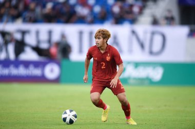 Chiangmai - Tayland, 25 Eylül 2022: Chatmongkol Rueangthanarot # 2 Tayland Kupası sırasında Tayland ile Malezya arasında 700 yıllık stadyum, Tayland