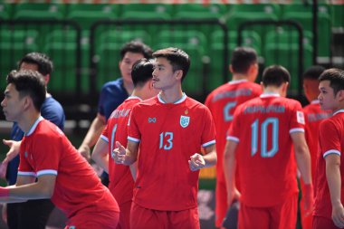Bangkok, Tayland - 28 Nisan 2024: Therdsak Charoenphong # 13 Tayland Oyuncusu 2024 Asya Kupası sırasında Tayland 'ın Bangkok Arena kentinde oynanan maçta