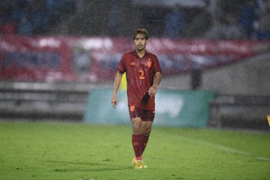 Chiangmai - Tayland, 25 Eylül 2022: Chatmongkol Rueangthanarot # 2 Tayland Kupası sırasında Tayland ile Malezya arasında 700 yıllık stadyum, Tayland