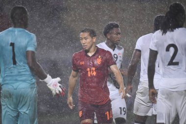 Chiangmai - Tayland, 25 Eylül 2022: Patompon Charoenrattanapirom # 14 Tayland Kupası sırasında Tayland ile Malezya arasında 700 yıllık stadyum, Tayland