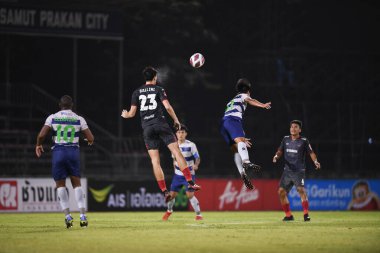 Bangplee-Samutprakan-10NOV2021: Samutprakan şehri ile Tayland 'daki samutprakan Stadyumu' nda birleşen Muangthong maçında 23 numaralı Muangthong oyuncusu
