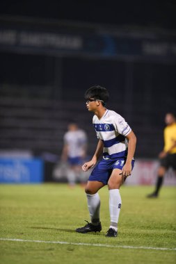 BANGPLEE, SAMUTPRAKAN, THAILAND-10 NOVEMBER 2021: Samutprakan şehri ile Samutprakan stadyumu, thailand 'daki Muangthong karşısında birleşen Samutprakan şehrinin 41 numaralı samutprakan oyuncusu