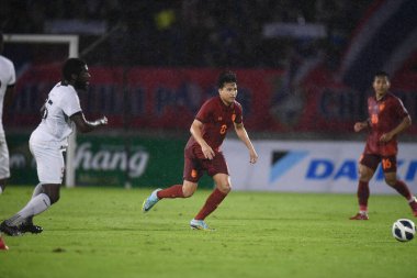 Chiangmai - Tayland, 25 Eylül 2022: Thitiphan Puangjan # 8 Tayland Kupası 'nda Tayland ile Malezya arasında 700 yıllık stadyum, Tayland