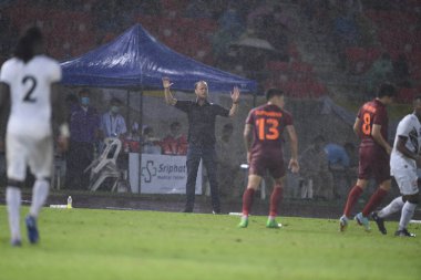Chiangmai - Tayland, 25 Eylül 2022: Tayland 'da Tayland ile Tayland arasında oynanan 700 yıllık stadyum, Tayland' da oynanan Kral Kupası 'nda Mano Poking baş antrenörü