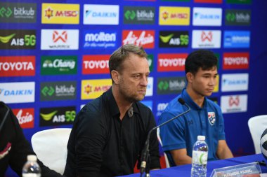 Chiangmai - Tayland, 25 Eylül 2022: Tayland 'da Tayland ile Tayland arasında oynanan 700 yıllık stadyum, Tayland' da oynanan Kral Kupası 'nda Mano Poking baş antrenörü