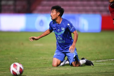 Nonthaburi-thailand-12SEP2021-NOPPANON KODCHAPALAYUK # 2, thunderdome Stadyumu, Tayland 'daki Chonburi Fc' e karşı muangthong 2021 'de eylem halindedir.