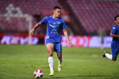 Thathaburi-Tayland-12SEP2021-SETTAWUT # 27 WONGSAI 2021 yılındaki muangthong maçında Thunderdome Stadyumu, Tayland 'daki Chonburi Fc' e karşı.