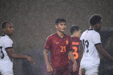 Chiangmai - Tayland, 25 Eylül 2022: Teerasak Poeiphimai # 21 Tayland kralı kupası sırasında Tayland ile Malezya arasında 700 yıllık stadyum, Tayland