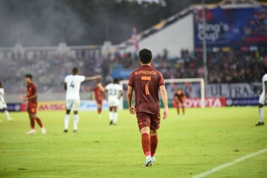 Chiangmai - Tayland, 25 Eylül 2022: Supachok Sarachat # 7 Tayland Kupası 'nda Tayland ile Tayland arasında 700 yıllık stadyum, Tayland